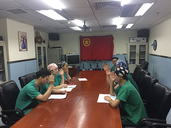 麻醉科團支部換屆選舉舉手表決現(xiàn)場.jpg