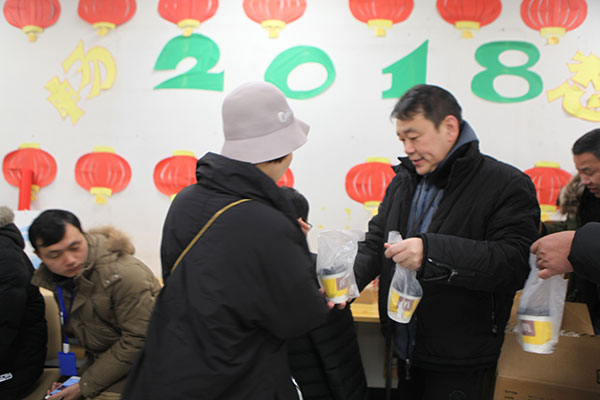 2-于廣文副院長慰問獻血員工.jpg